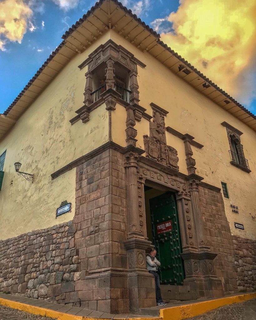 fachada colonial en cusco