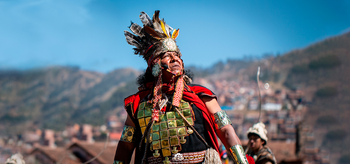 hombre con ropas incas