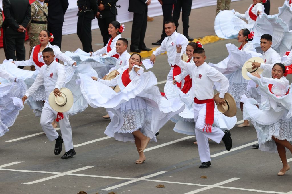 Fiestas patrias en el Perú