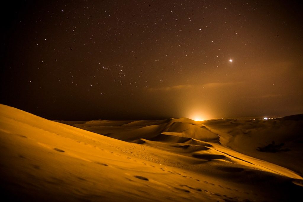 El desierto de Ica por la noche