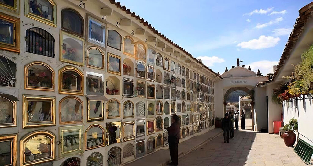 cementerio del almudena en Cusco