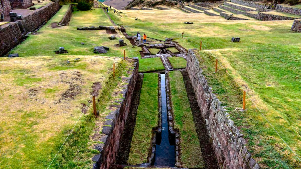 Canales de riego incas