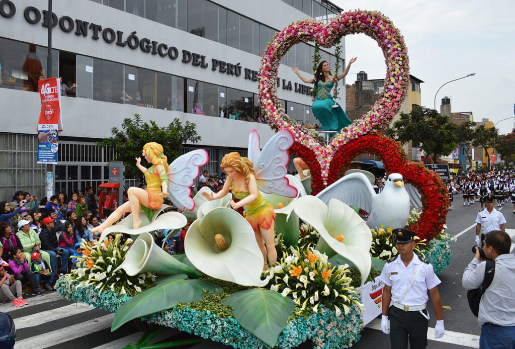 Motivos florales del Festival de la Primavera en Trujillo