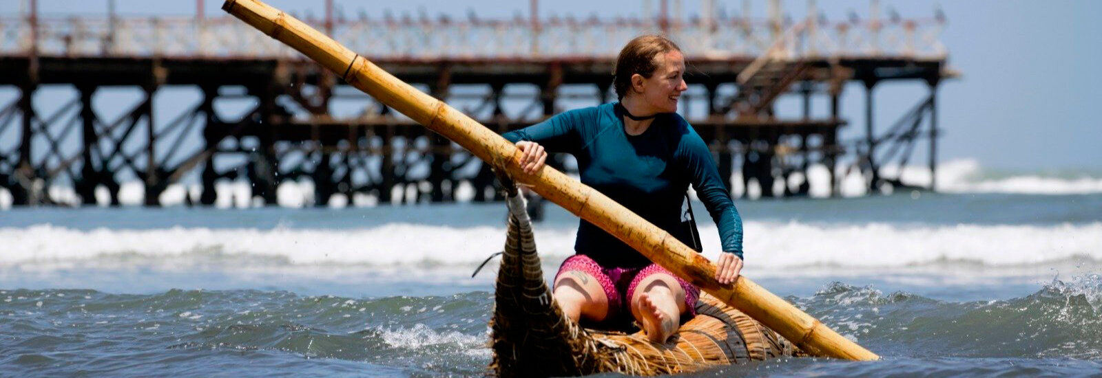 Surf en caballitos de totora Huanchaco