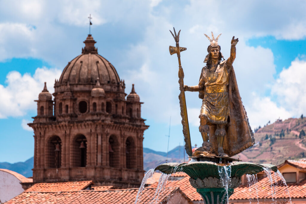 Estatua de Bronce de la plaza de armas del Cusco