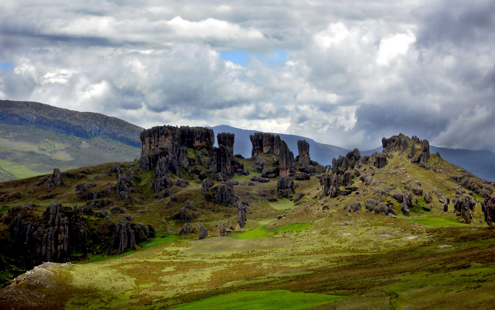 Bosque de piedras del canal de Cumbemayo