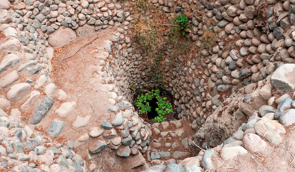 puquio de cantalloc almacenando agua