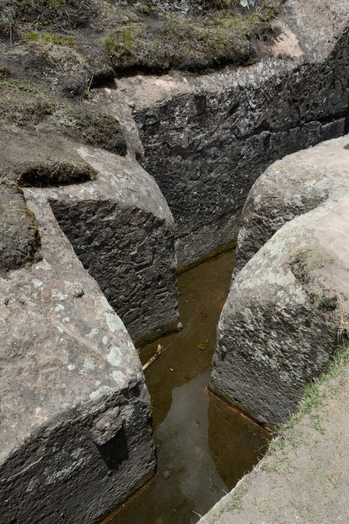 canales en zigzag de cumbemayo