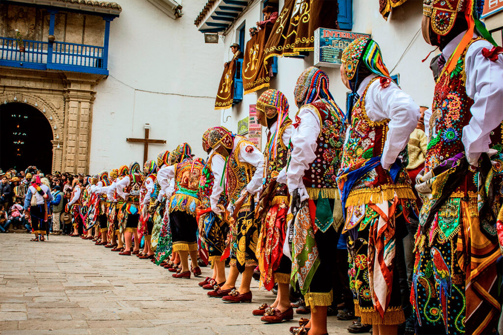 Danzantes de contradanza en Cusco