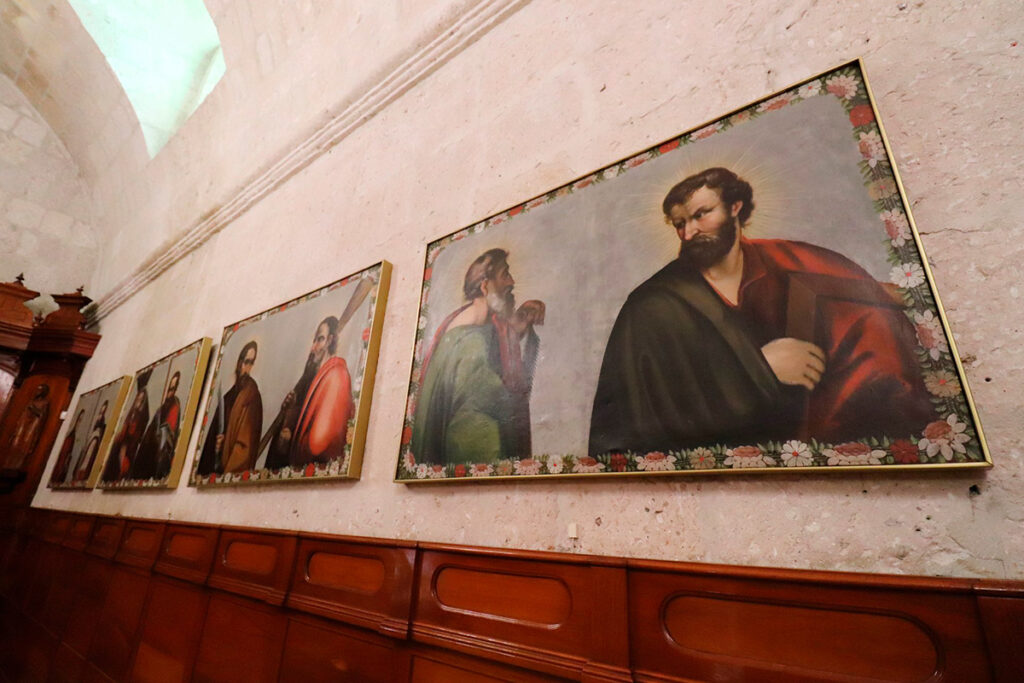 Cuadros de la escuela cusqueña en el museo de la catedral de arequipa