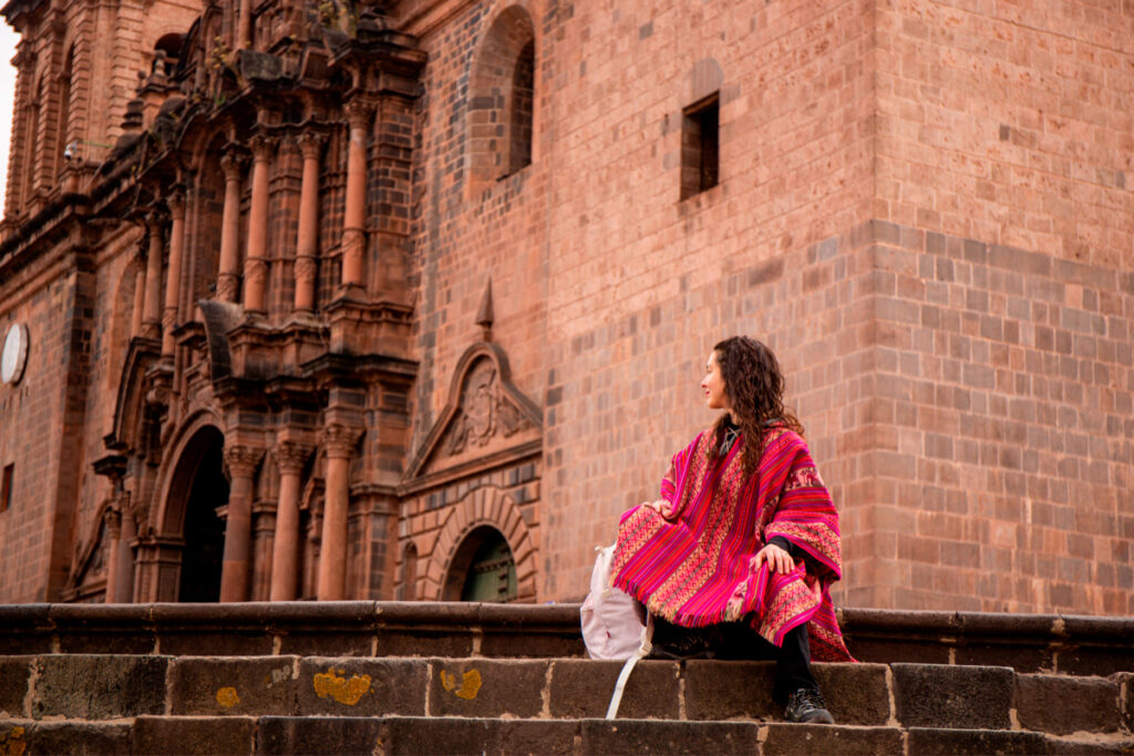 Mujer viajera en Cusco