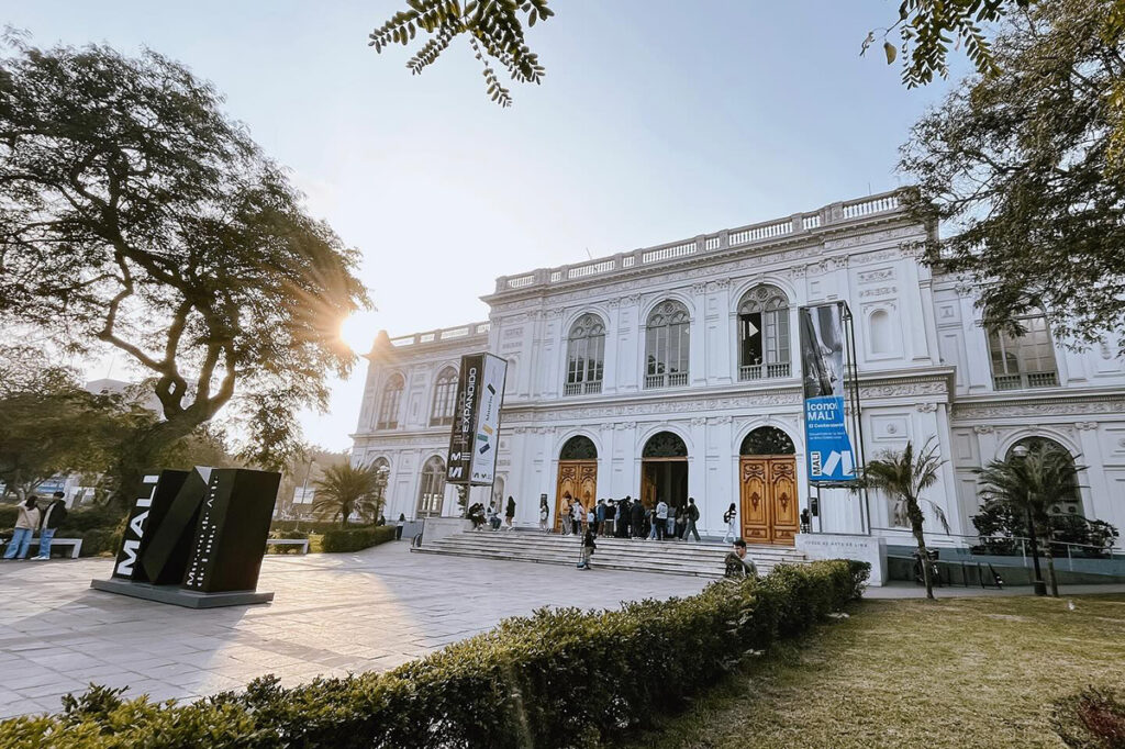 Fachada del Museo de Arte de Lima