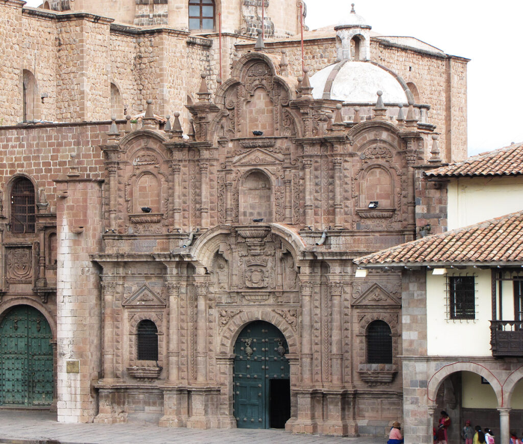 Puerta de la Universidad San Ignacio de Loyola