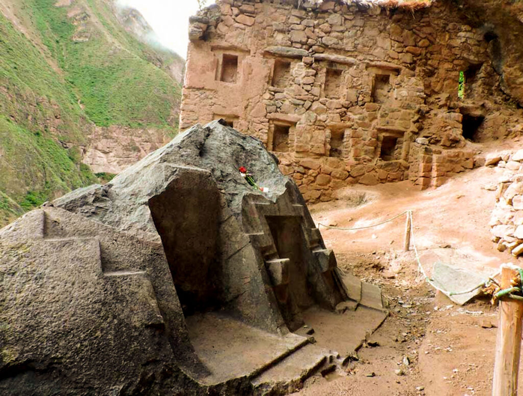 Puerta de los dioses en naupa huaca