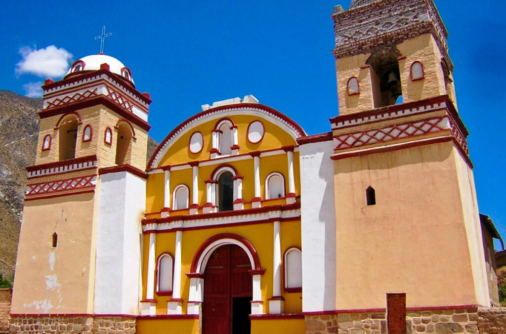 Fachada del templo inca de huaytará en la región de Huancavelica