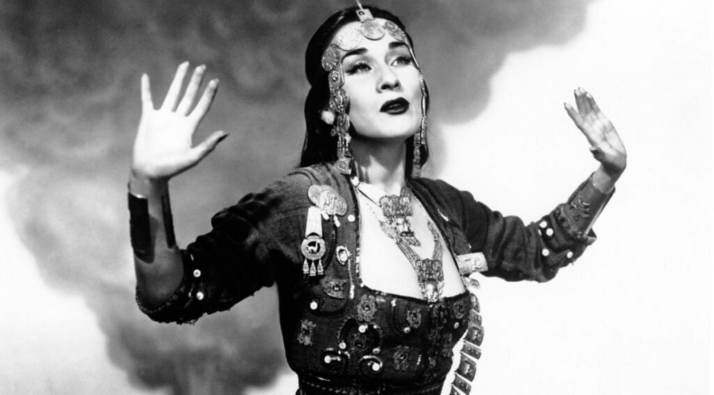 Yma Sumac cantando