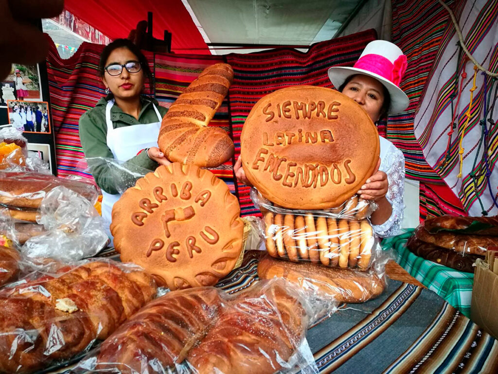 Pan chuta en festividades religiosas del cusco con mensajes y diseños 