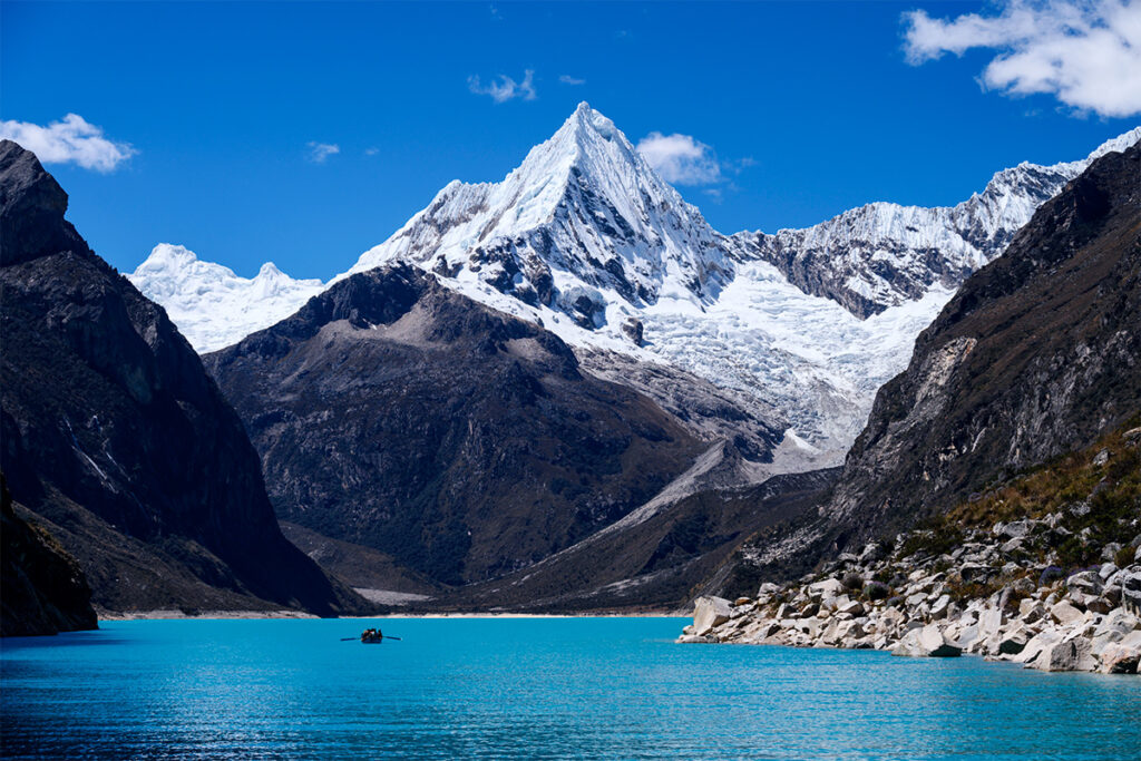 Nevados y lagunas en el parque Nacional Huascarán