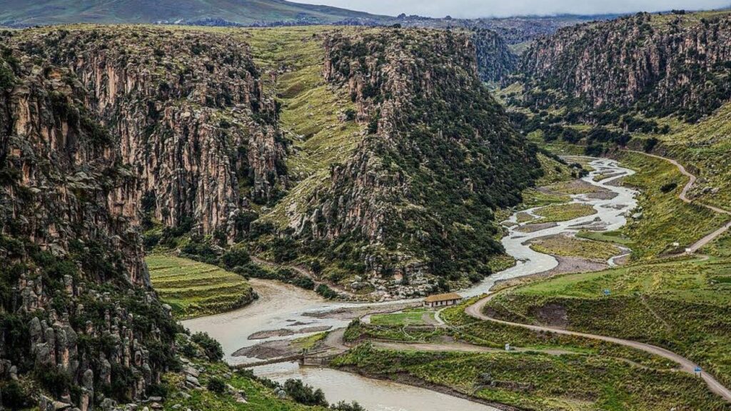 Cañones de Suykutambo