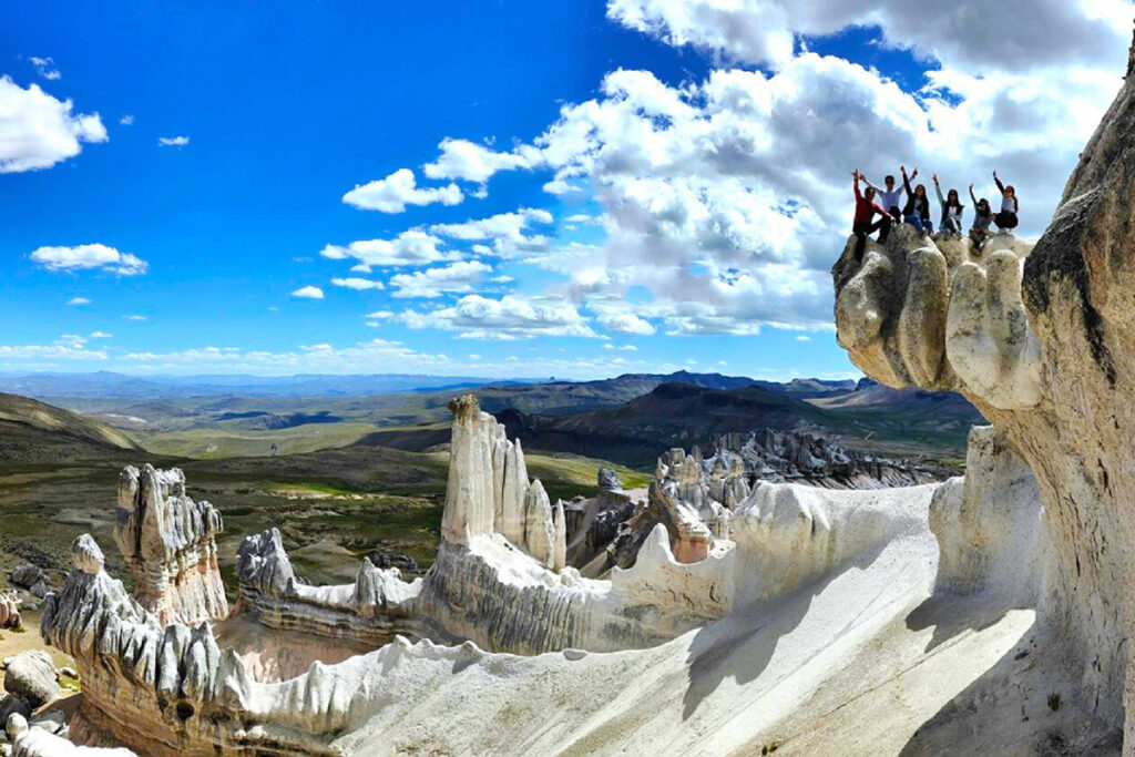 Disfruta de visitar el bosque de piedras de choqolaqa