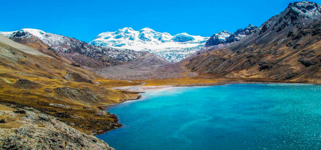 Laguna Sibinacocha en las alturas del Cusco