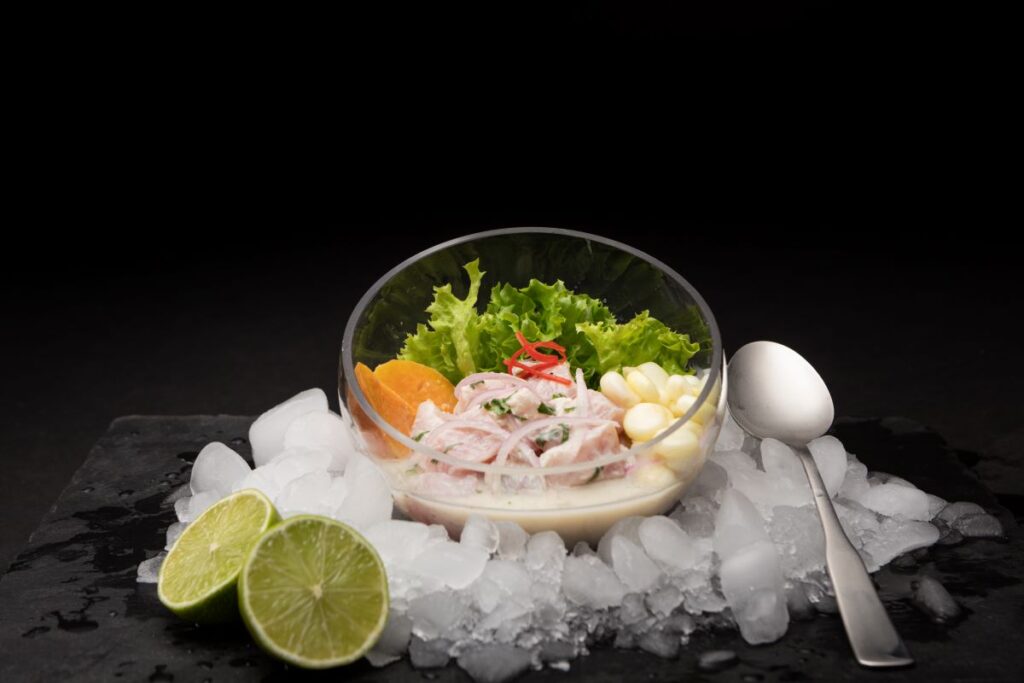 Ceviche: Un platillo peruano con un sabor característico