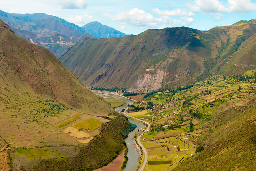 Río VIlcanota en Ollantaytambo, Cusco