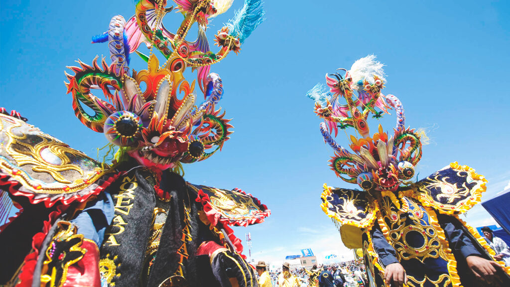 Danzantes de diablada puneña