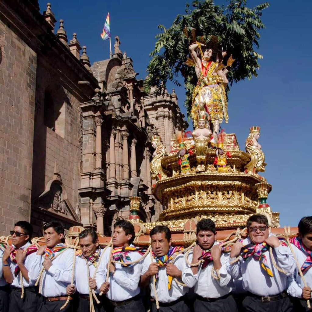 Procesión del patrón San Sebastián en la región de cusco, Perú