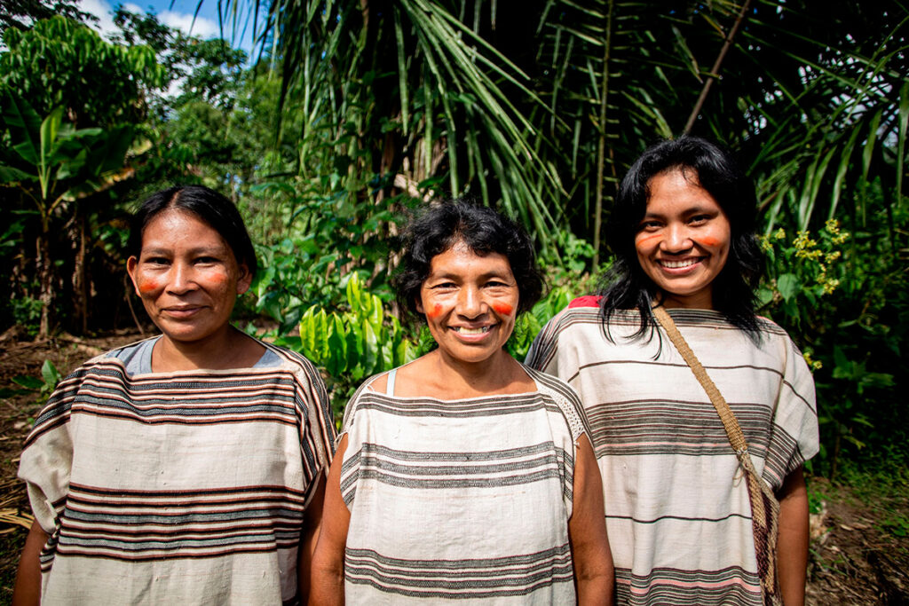 Mujeres machiguengas de la Reserva Comunal Amarakaeri