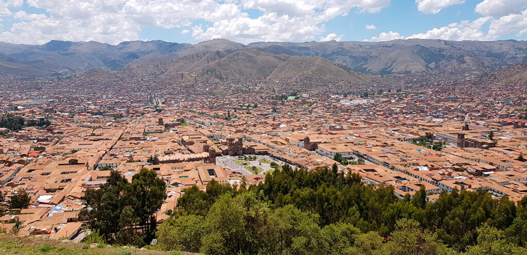 Mirador de Sacsayhuamán permite avistar la plaza de armas del cusco 