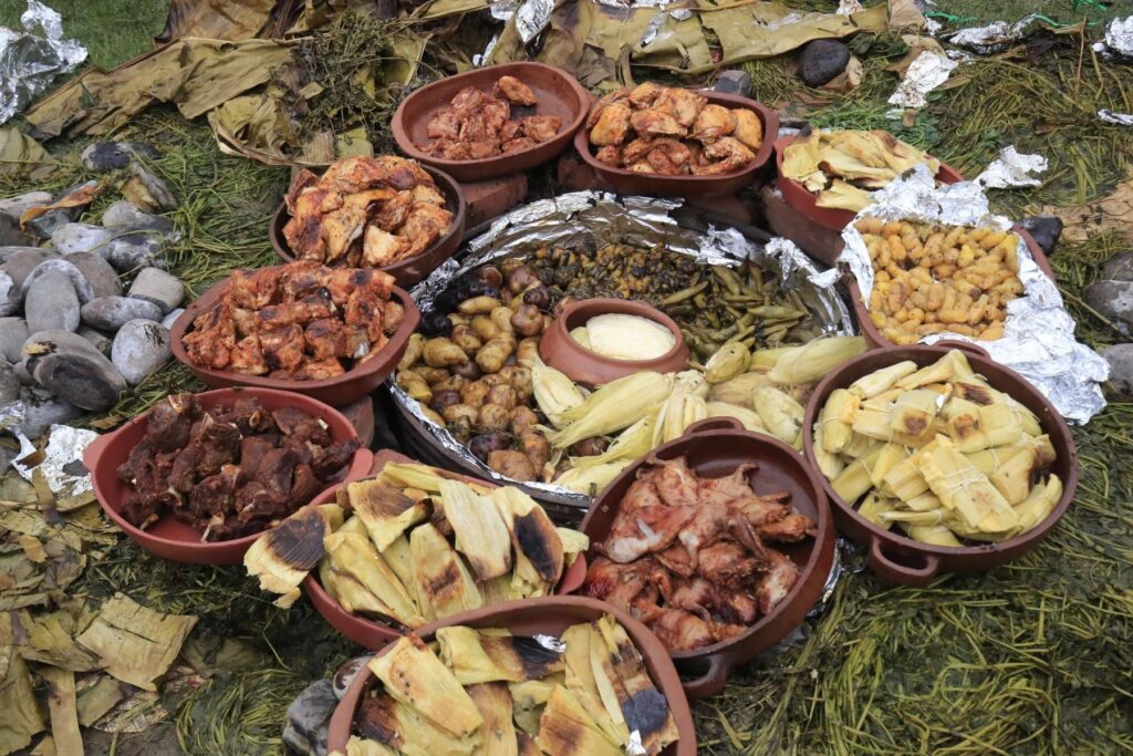 Platos de Pachamanca, uno de los platos típicos de la ciudad de Tarma en el departamento de Junín