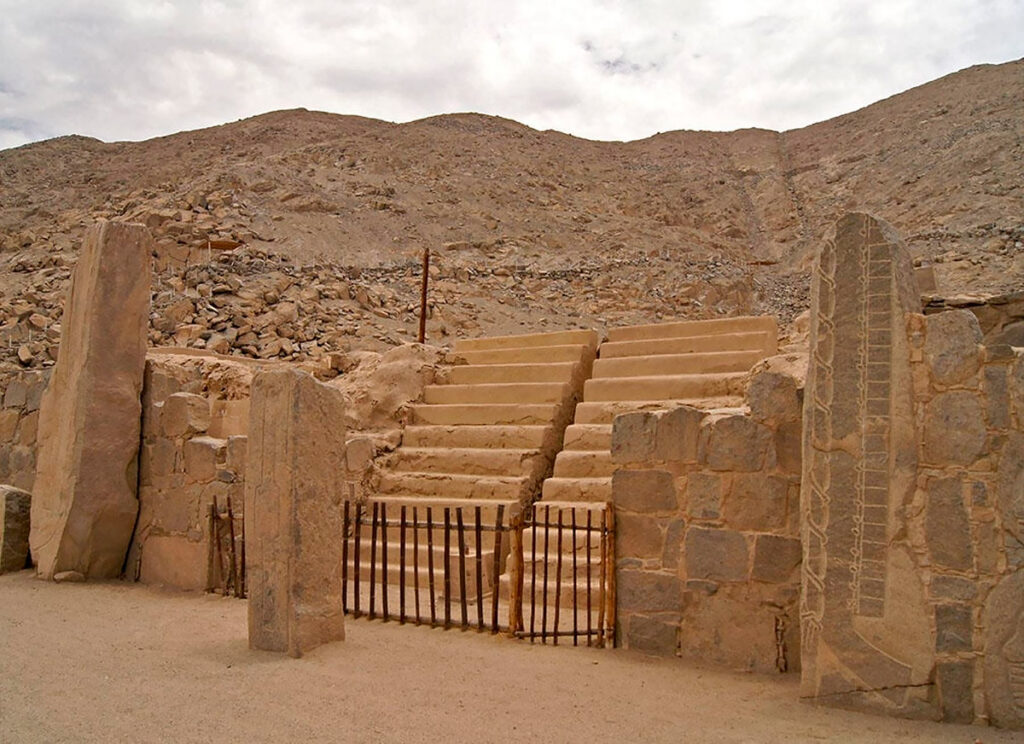 Entrada al templo de Sechín, Casma, Ancash