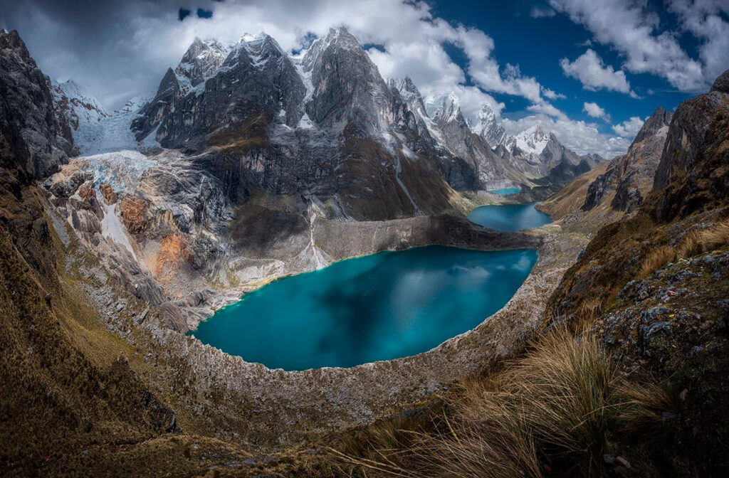 Imagen de la cordillera de huayhuash, lugar idóneo para el turismo de sanación