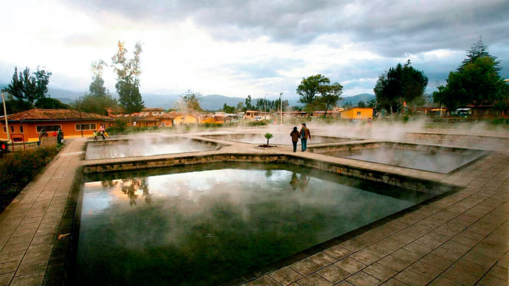 Baños del Inca en Cajamarca, Perú: aguas termales históricas utilizadas por Atahualpa