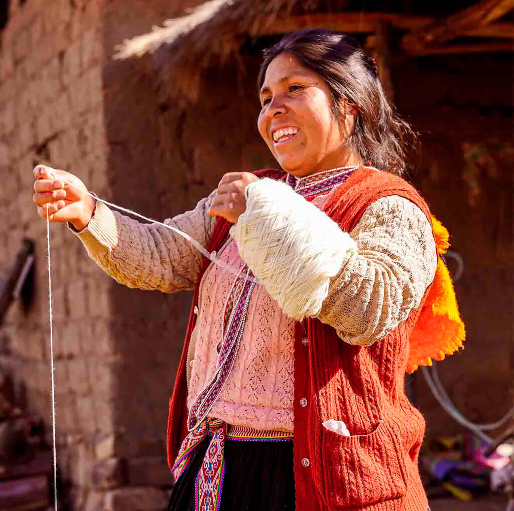 Tradición textil en la comunidad campesina de amaru, cerca al distrito de Pisac