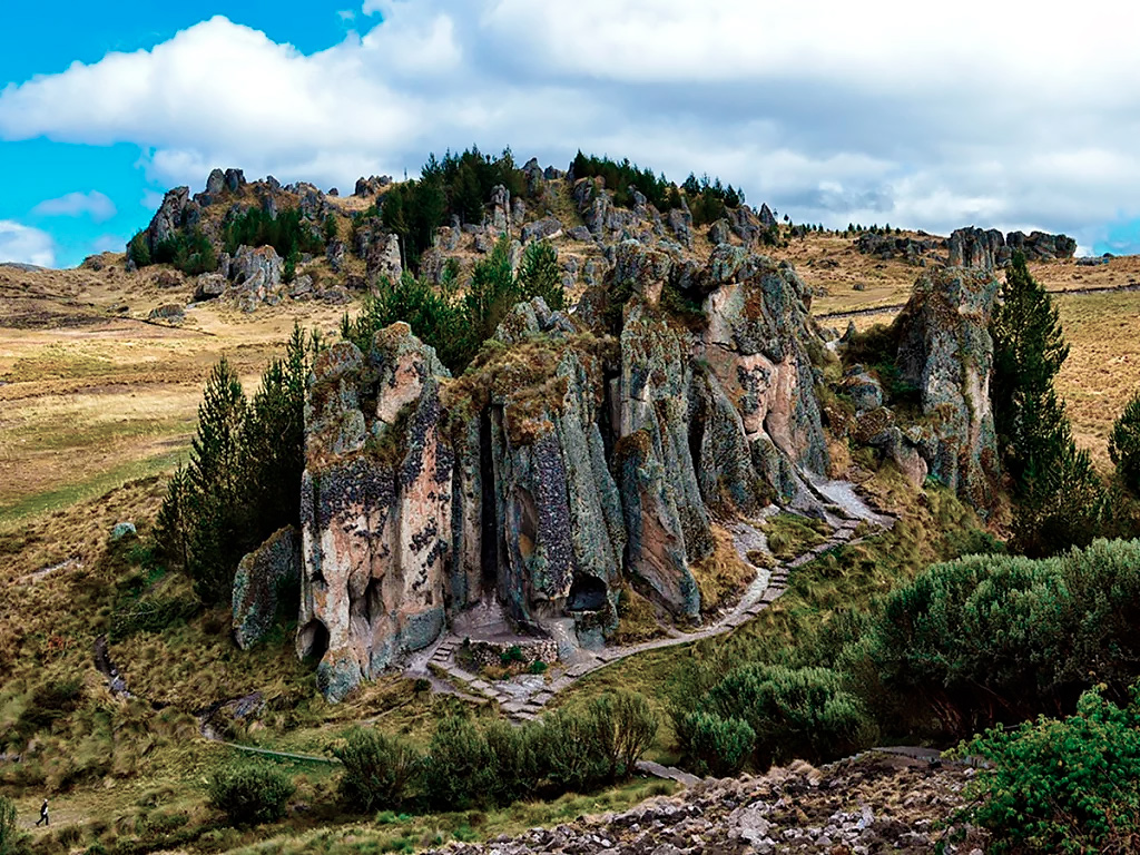 Cumbemayo en Cajamarca, Perú: necrópolis preincaica tallada en roca
