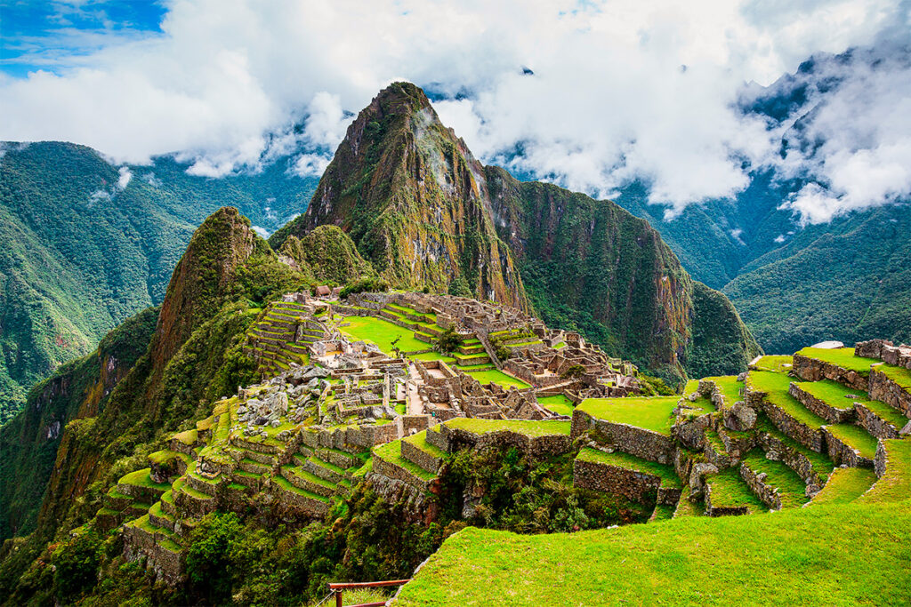 vista de la ciudadela de machu picchu y huayna picchu