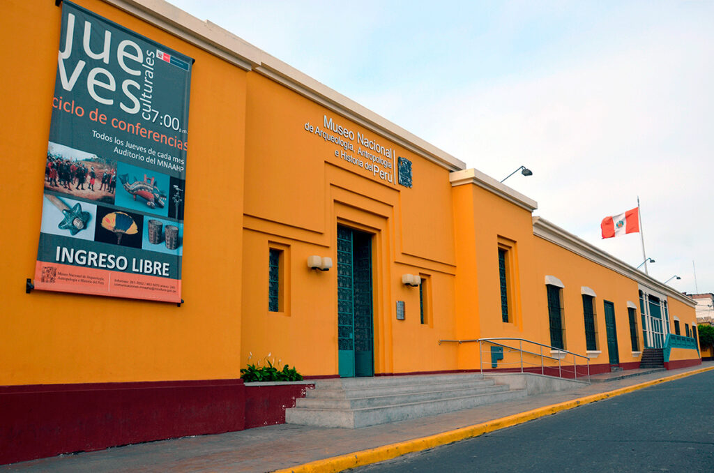 Fachada del museo nacional de arqueología, antropología e historia del Perú