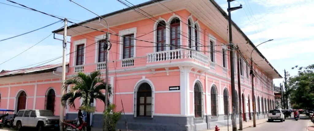 Fachada del museo amazónico de iquitos