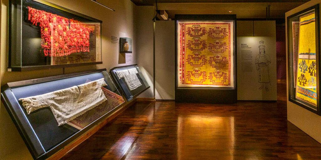 Galerías del museo amano exponiendo lo mejor de los tejidos prehispánicos