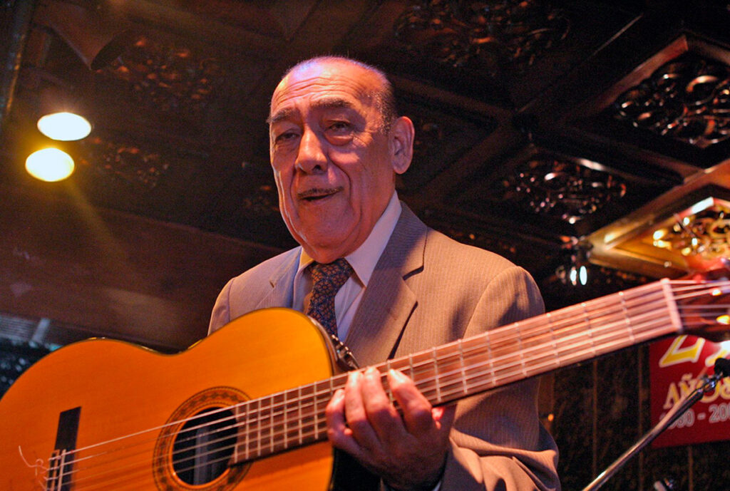 Retrato del guitarrista peruano óscar Avilés