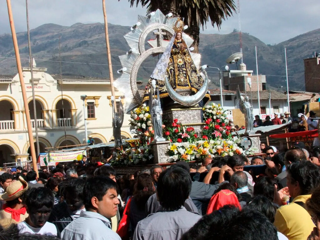Festividades religiosas y procesiones en honor a la virgen de la puerta de Otuzco
