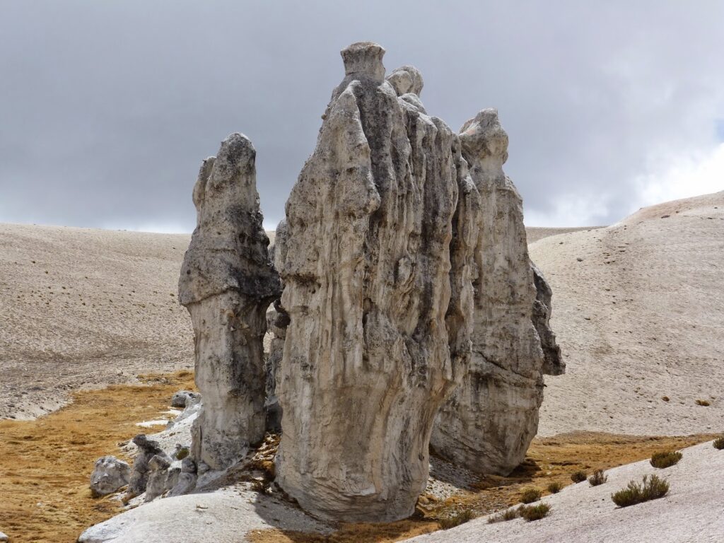 Formaciones rocosas en el bosque de piedras de Corani, paisaje altoandino en la provincia de Carabaya, Puno