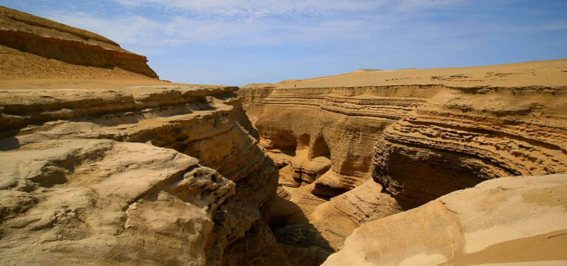 Vista panorámica del cañón de los perdidos en el desierto de Ica