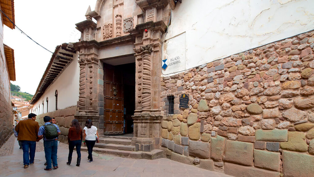 Fachada del Museo de Arte Religioso del Cusco, ubicado en el antiguo Palacio del Arzobispo