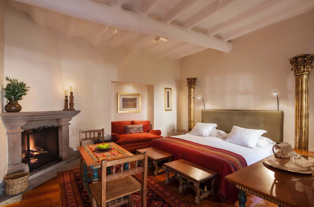 Habitación romántica en Inkaterra La Casona, hotel boutique en Cusco ideal para lunas de miel