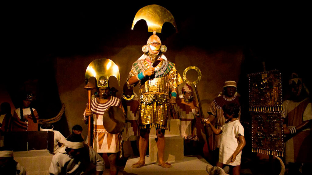Recreación del entierro del Señor de Sipán con sus ornamentos y acompañantes en el Museo Tumbas Reales de Sipán, Lambayeque