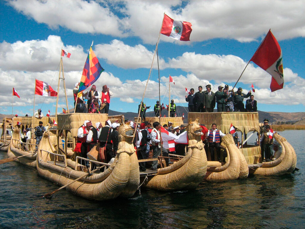 Celebración altiplánica en el Lago Titicaca durante Fiestas Patrias