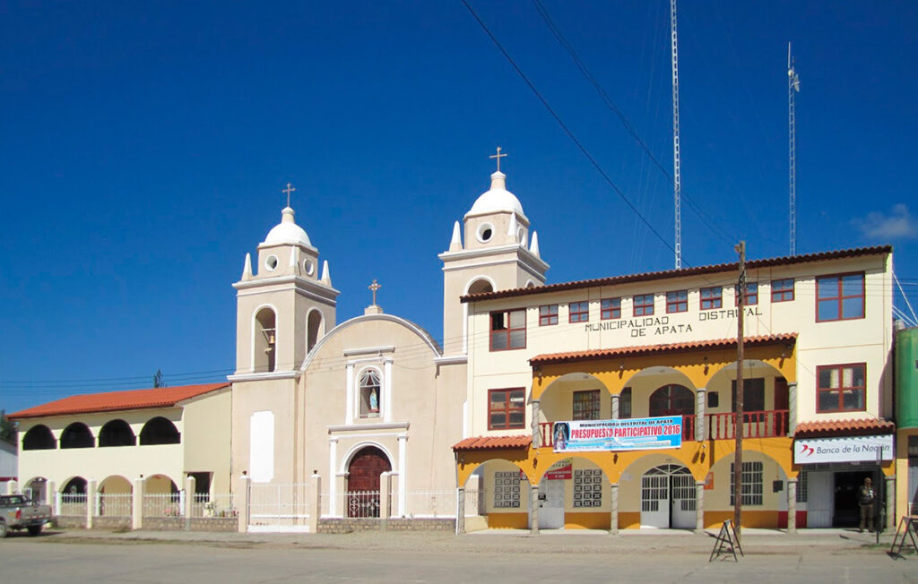 Fachada principal de la Municipalidad Distrital de Apata en Jauja, Junín